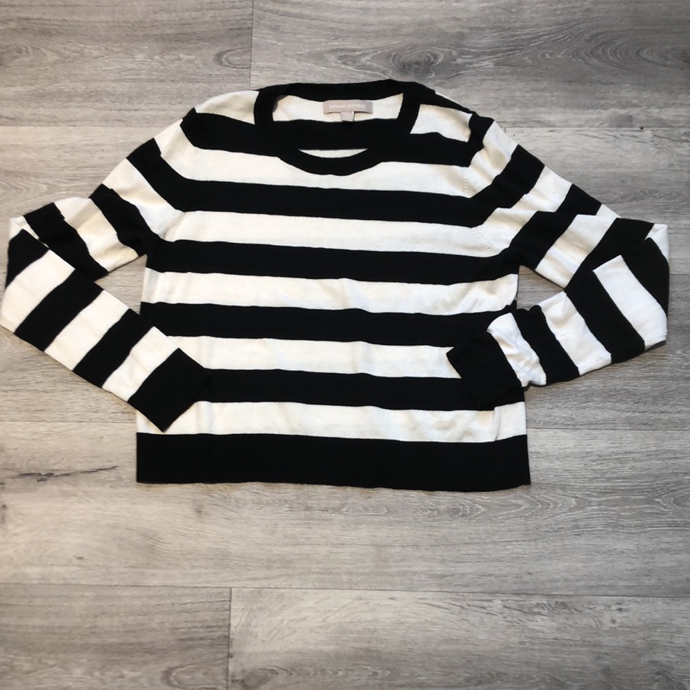 5 for $20 long sleeve shirt size small